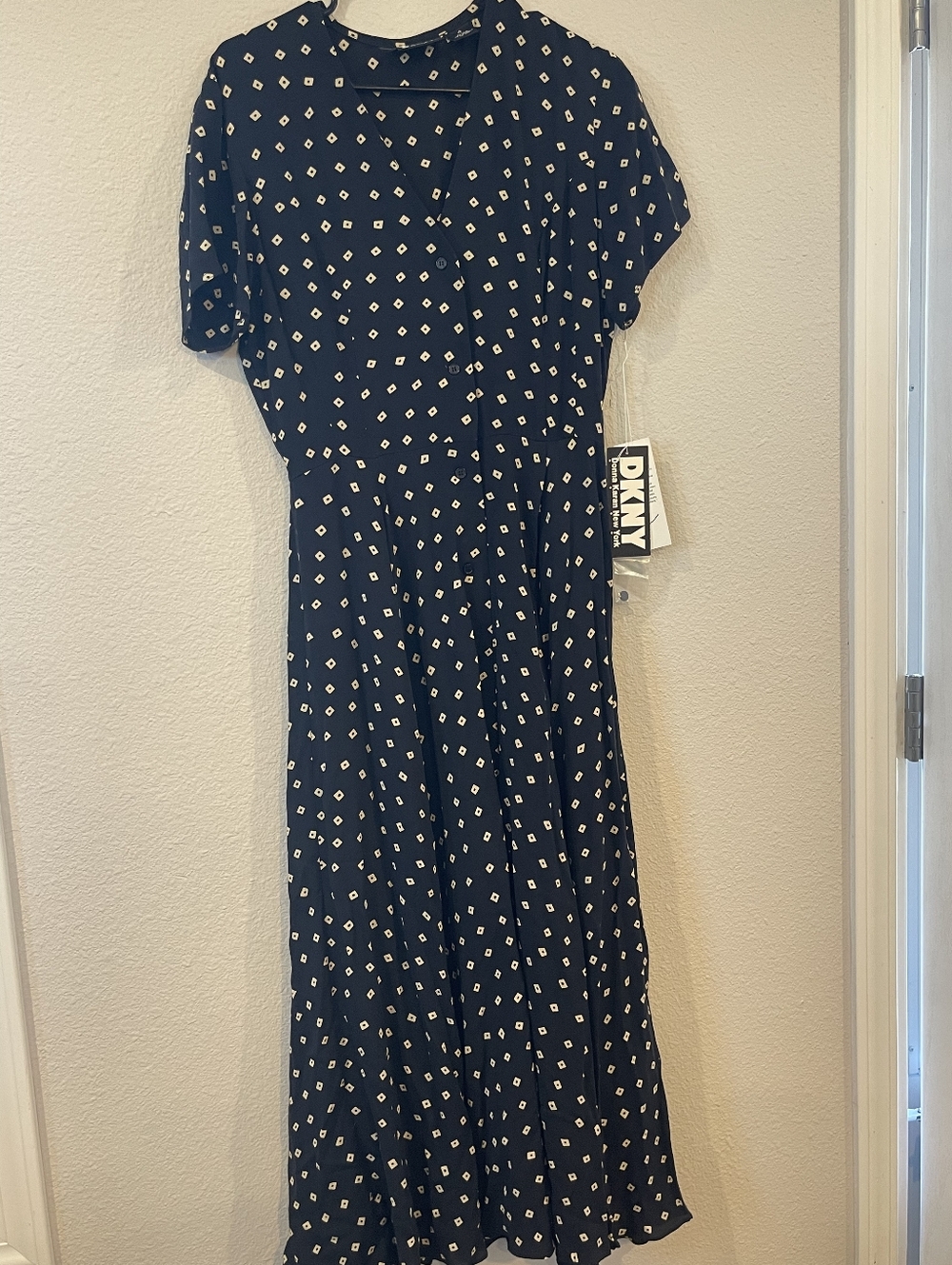 NWT DKNY Vintage Silk Navy Blue Cream Button Up V Neck Midi Maxi Dress Size 10